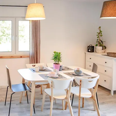 Сasa de vacaciones Comfortable With A Private Garden *