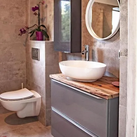 Comfortable With A Private Garden Сasa de vacaciones