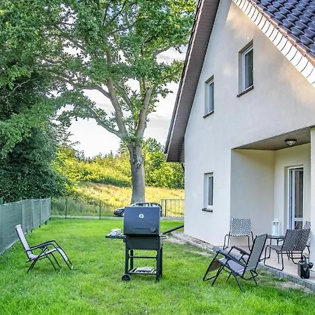 Сasa de vacaciones Comfortable With A Private Garden *