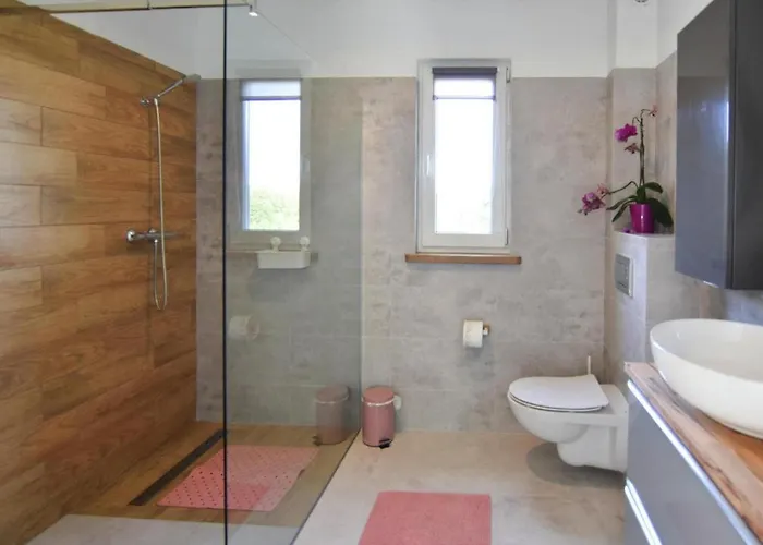 Casa de Férias Comfortable With A Private Garden Debina (Ustka)